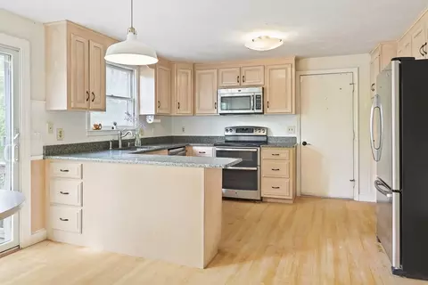 110 South St, Needham, MA 02492 photo 4