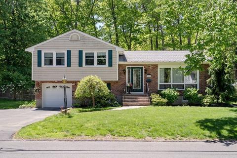 122 Chickering Rd, Dedham, MA 02026