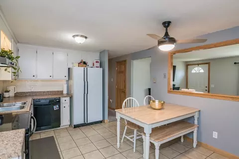 65 Hanson Dr, Springfield, MA 01128 photo 10