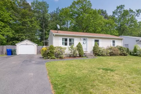 65 Hanson Dr, Springfield, MA 01128 photo 3