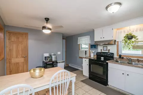 65 Hanson Dr, Springfield, MA 01128 photo 9