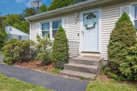 65 Hanson Dr, Springfield, MA 01128 photo 4