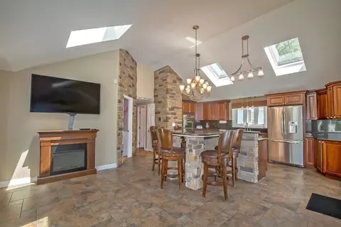 103 Northway Dr, Springfield, MA 01119 photo 4