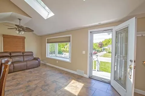 103 Northway Dr, Springfield, MA 01119 photo 2