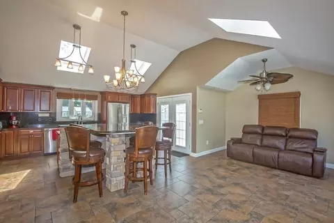 103 Northway Dr, Springfield, MA 01119 photo 8