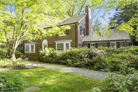 9 Aylesbury Rd, Worcester, MA 01609