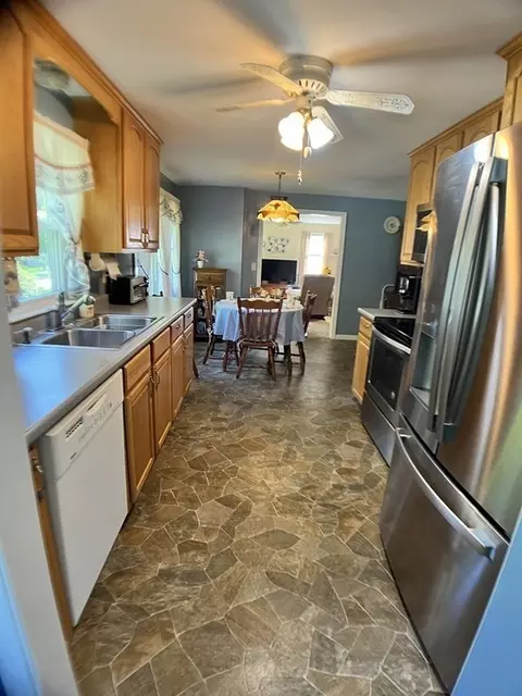 57 Wheaton Dr, Attleboro, MA 02703 photo 8
