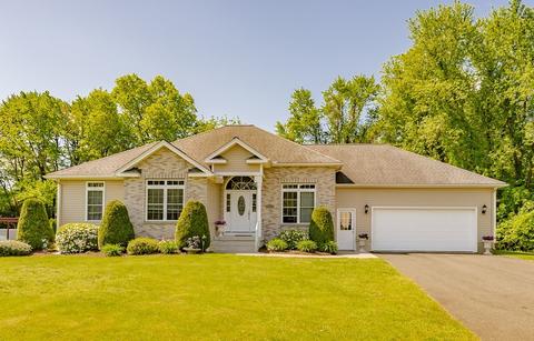 141 Elizabeth St, Agawam, MA 01030