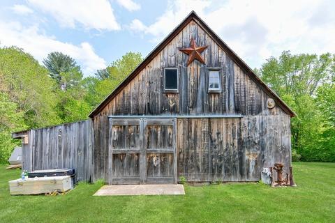 165 Main St, Upton, MA 01568 photo 2