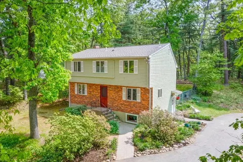 18 Pine St, Peabody, MA 01960