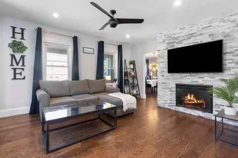 26 Chapel St, Gloucester, MA 01930 photo 2