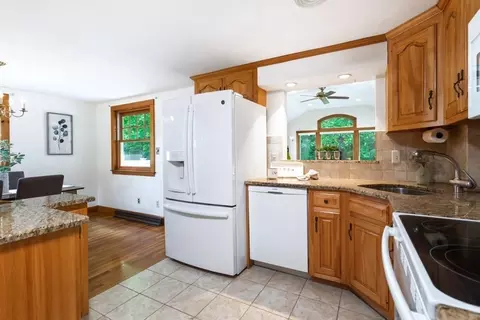 26 Laurel Ln, Reading, MA 01867 photo 14