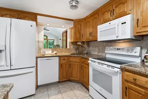 26 Laurel Ln, Reading, MA 01867 photo 13