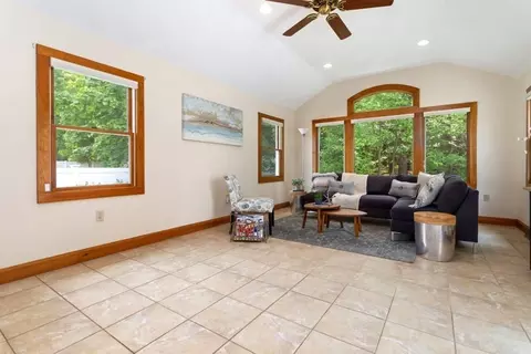 26 Laurel Ln, Reading, MA 01867 photo 19