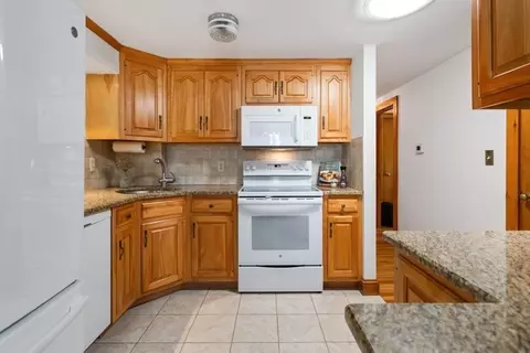 26 Laurel Ln, Reading, MA 01867 photo 15