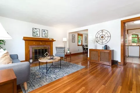 26 Laurel Ln, Reading, MA 01867 photo 4