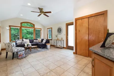 26 Laurel Ln, Reading, MA 01867 photo 18
