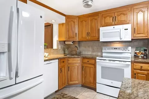 26 Laurel Ln, Reading, MA 01867 photo 12