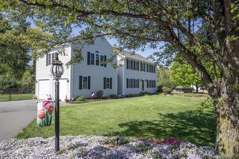43 Woodlawn St, Middleboro, MA 02346