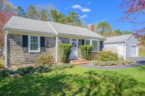 60 Elizabeth Jean Dr, Falmouth, MA 02536