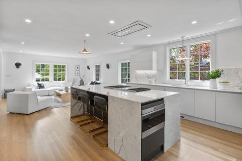 85 Willard Rd, Brookline, MA 02445 photo 4