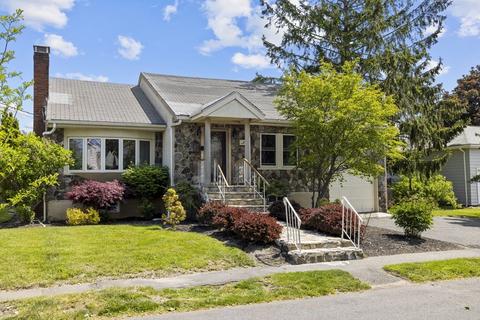 62 Glendale Rd, Marblehead, MA 01945