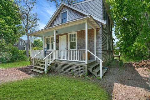 26 Midland Ave, Tisbury, MA 02568