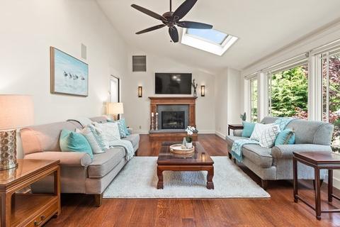 73 E Orchard St, Marblehead, MA 01945 photo 9