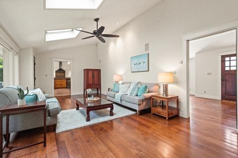 73 E Orchard St, Marblehead, MA 01945 photo 7