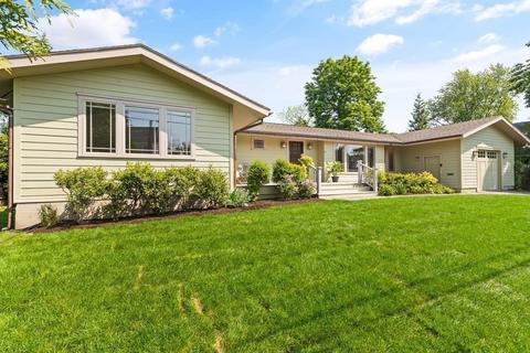73 E Orchard St, Marblehead, MA 01945 photo 4