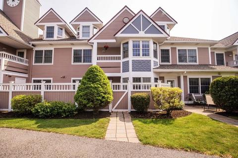 665 Lowell St #52, Lexington, MA 02420