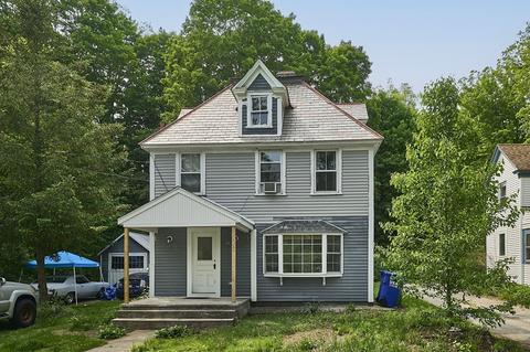 33 River St, Russell, MA 01071