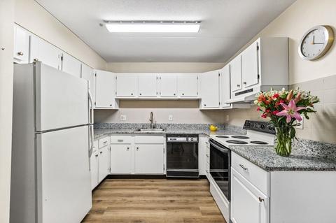 55 Tall Oaks Dr #501, Weymouth, MA 02190