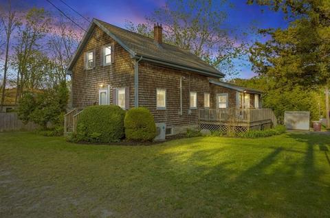 372 Middle Rd, Acushnet, MA 02743