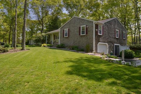 228 Club Valley Dr, Falmouth, MA 02536