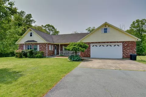 479 Plymouth St, Holbrook, MA 02343