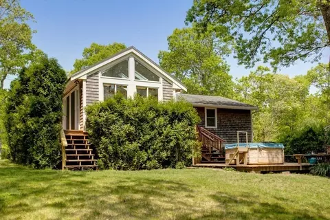 99 Pebble Ln, Falmouth, MA 02556