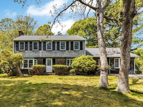 20 Tomahawk Dr, Barnstable, MA 02632