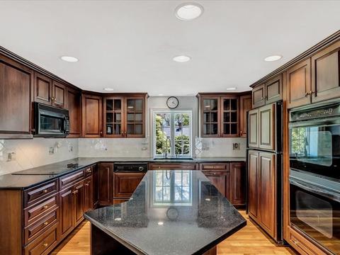 20 Tomahawk Dr, Barnstable, MA 02632 photo 2