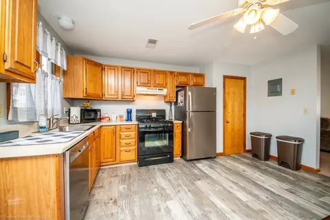 3 Goss St, Fall River, MA 02723 photo 8
