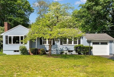 97 Greenwood St, Wakefield, MA 01880