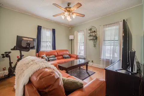 37 Phoenix St, Springfield, MA 01104 photo 4