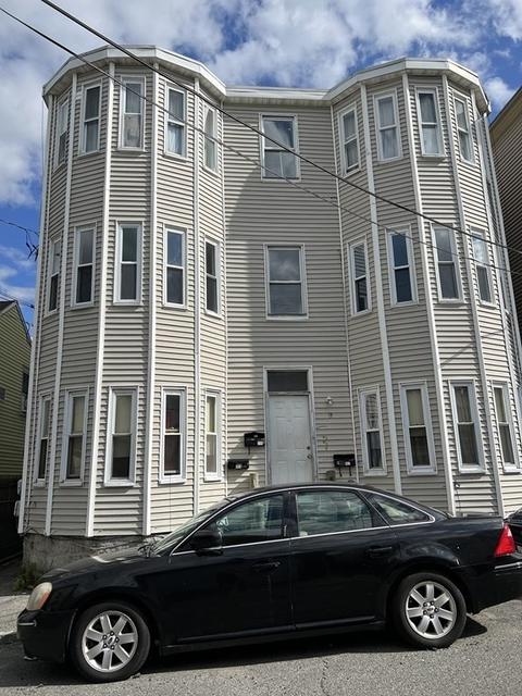 9 Ames St, Lowell, MA 01852