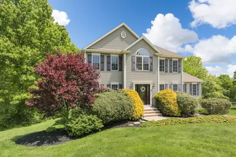 18 Monument, Oxford, MA 01540