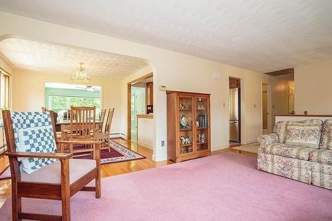 30 Collins Ave, Reading, MA 01867 photo 5