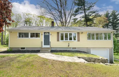 19 Ross St, Clinton, MA 01510