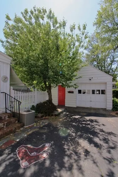 158 Gillette Ave, Springfield, MA 01118 photo 4