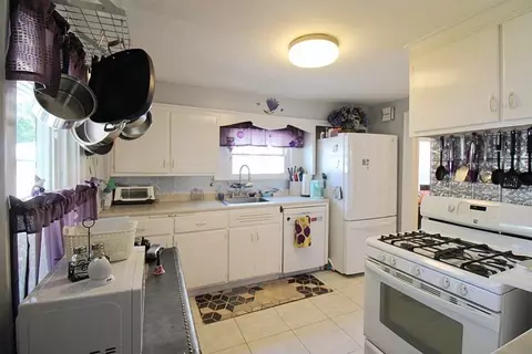158 Gillette Ave, Springfield, MA 01118 photo 5