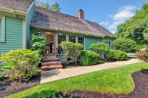 68 Potter Pond #68, Lexington, MA 02421