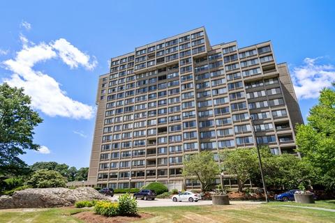 250 Hammond Pond Pkwy #1411N, Chestnut Hill, MA 02467